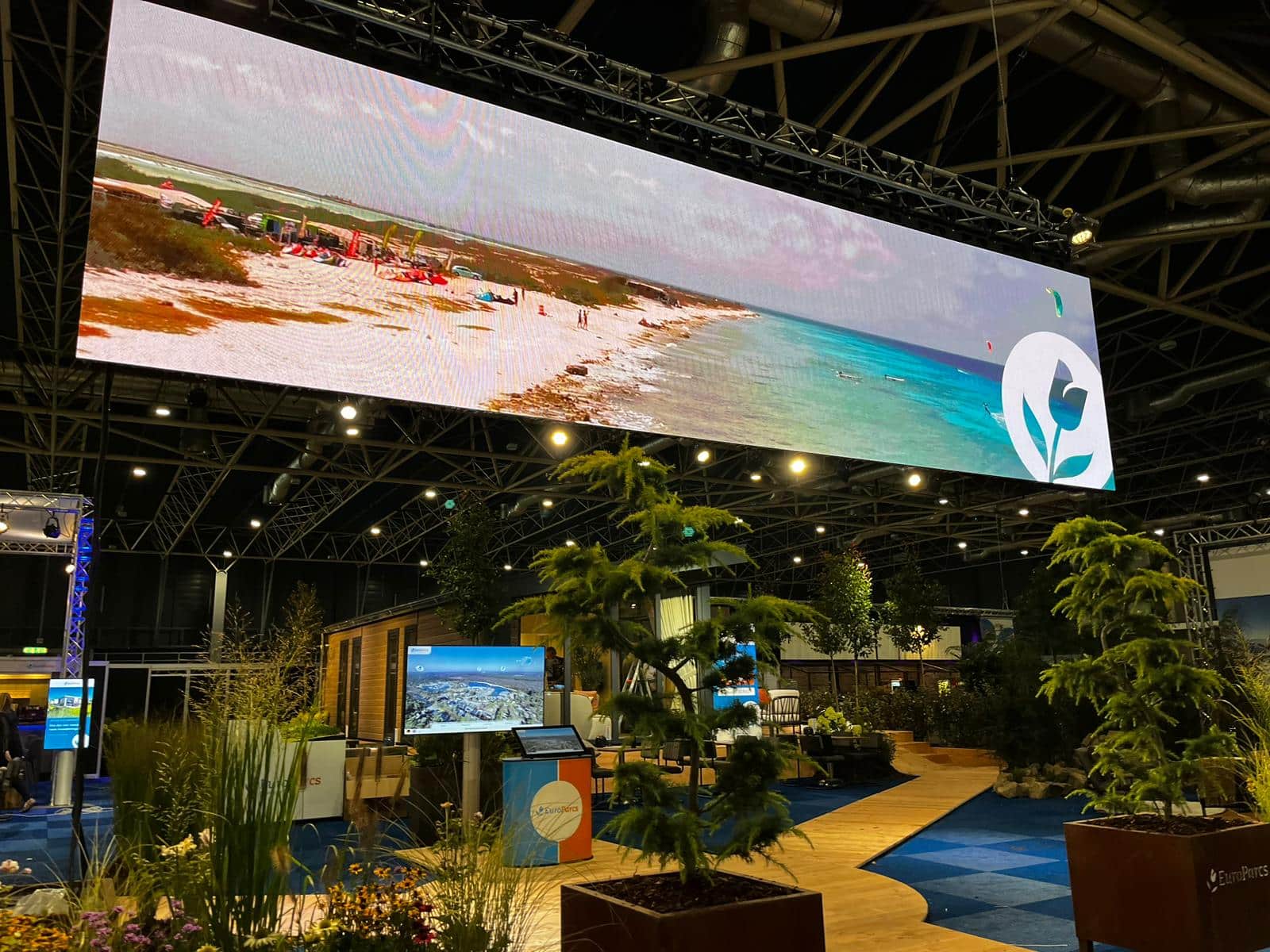 Indoor modulair ledscherm te koop bij Vidiled. Flexibele opbouwmanieren met hoge resolutie voor projecten in de verhuurbranche.