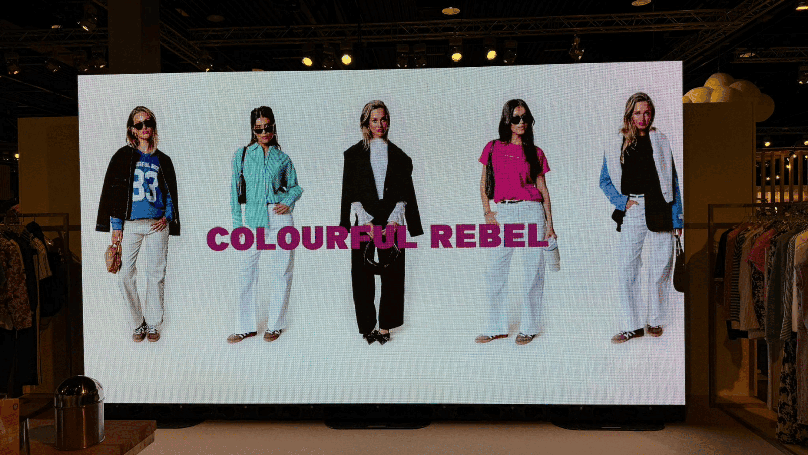 root indoor LED-scherm geplaatst door Vidiled voor de beurspresentatie van Colorful Rebel
