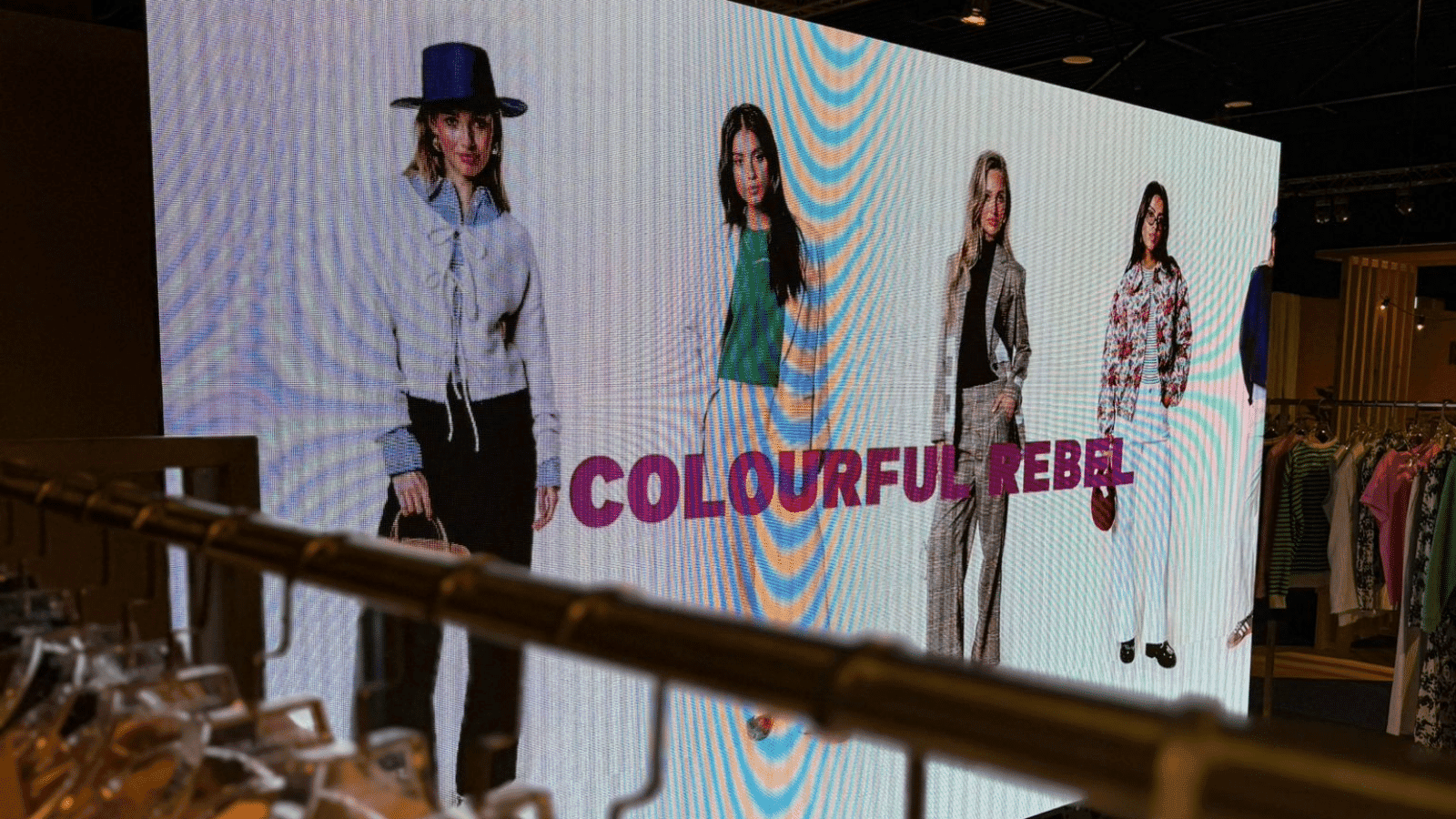 ijdelijke LED wand constructie voor een kledingmerk tijdens een modebeurs in Zaandam