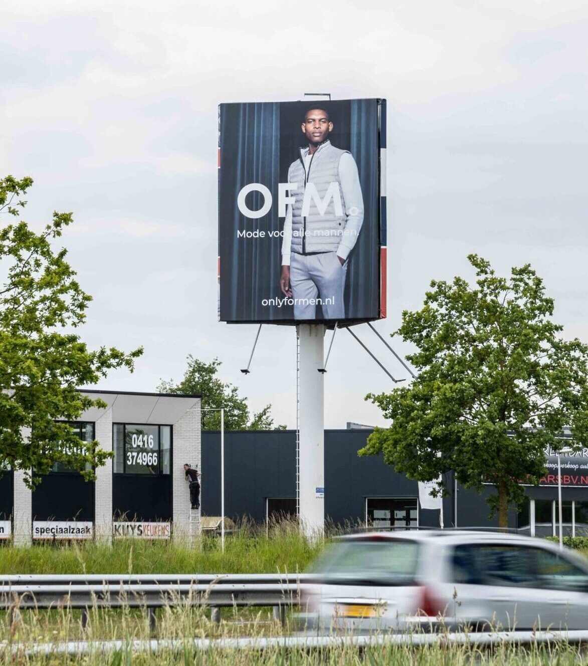 LED Scherm reclame zuil A59 Nieuwkuijk Drunen Denbosch Mast Van Delft Staal