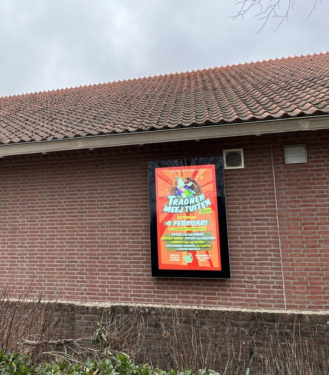 Portretformaat outdoor LCD scherm van Vidiled met hoge helderheid voor gemeentelijke mededelingen in de openbare ruimte