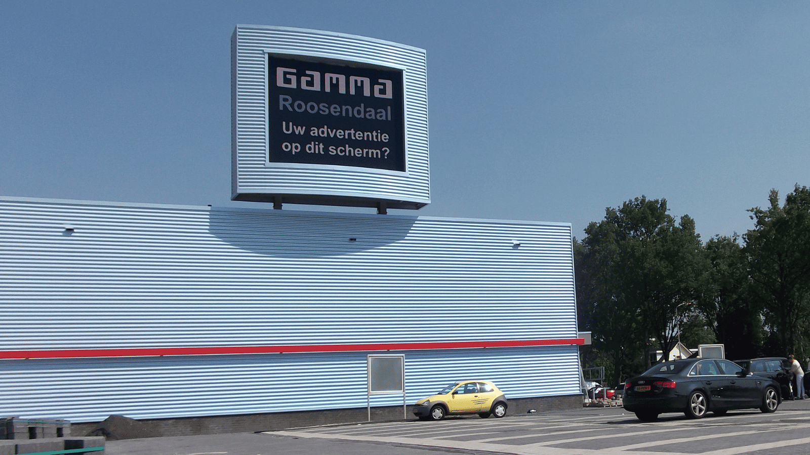 Haarscherpe advertentiemogelijkheid op een modulair buiten-LED-display bij de entree van Gamma.