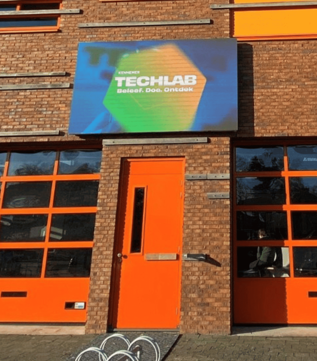 vidiled-gevelreclame-led-scherm-onderwijs-heemskerk